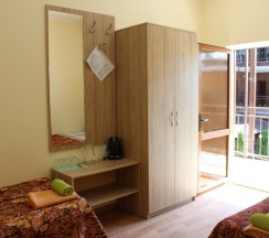 Трехместный номер с двуспальной и односпальной кроватями в Клим