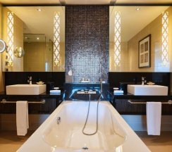 Люкс смежный с 2 комнатами в Hilton hotels & resorts