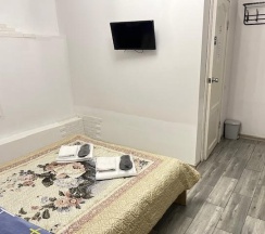 Номер улучшенный с 1 двуспальной кроватью (цокольный этаж) в Kovensky