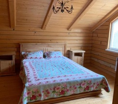 Шале с красивым видом из окна в Золотой родник