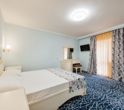 Семейный номер с балконом в Dvin