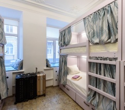 Кровать в общем номере в Рус