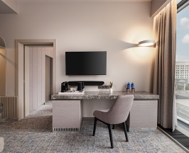 Семейный люкс с одной большой кроватью в Cosmos Selection Moscow Arbat