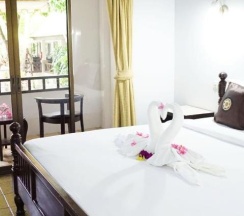 Двухместный номер Standard с видом на бассейн двуспальная кровать в Lamai Inn 99 Bungalows