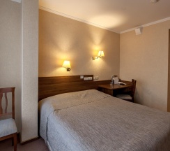 Номер улучшенный с 1 двуспальной кроватью в Azimut Отель Ставрополь