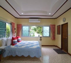 Двухместный номер Superior с видом на сад двуспальная кровать в Bueng Bua Thong Resort