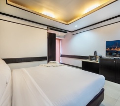 Двухместный номер Deluxe с балконом двуспальная кровать в The Legacy Hotel