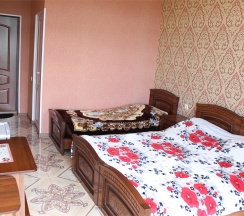 Улучшенный с балконом и видом на горы и бассейн в Аида