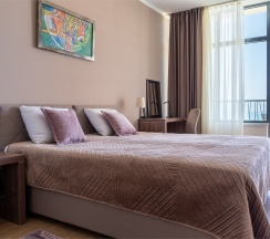 Трехкомнатные улучшенные апартаменты с двумя спальнями (7 этаж) в Real Apartments Sochi