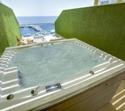 Номер Standard с видом на море в Azura Deluxe Resort & Spa