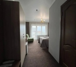 Двухместный номер Standard с балконом и с видом на горы двуспальная кровать в Шатун