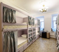 Кровать в общем номере в Рус