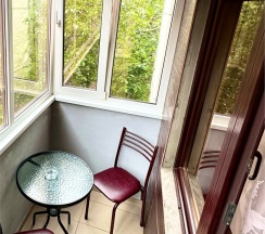 Улучшенный четырехместный номер с балконом в Guest house city center