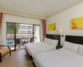 Четырёхместный номер Pool Access семейный в Centara Kata Resort Phuket
