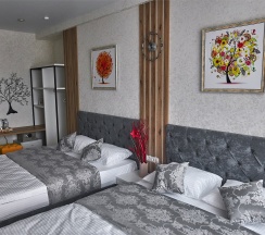 Номер с двумя двуспальными кроватями (4) в July hotel