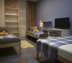 Четырехместный семейный номер с отдельным санузлом в Nice hostel