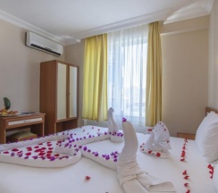 Двухместный номер Standard с балконом двуспальная кровать в Club Big Blue Suit Hotel