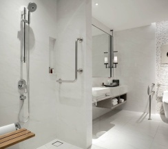 Двухместный номер с балконом и с видом на сад двуспальная кровать в Phuket Marriott Resort And Spa, Nai Yang Beach