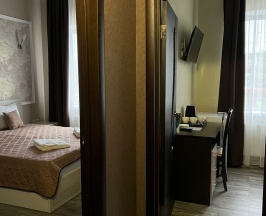 Люкс  трехместный в Дельфин