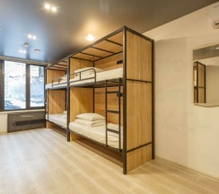 Общий мужской 8 местный номер верхние кровати в На Рубле