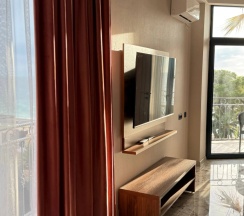 Двухместный люкс с балконом и с красивым видом из окна двуспальная кровать в Лучезарный