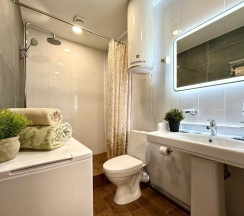 Апартаменты №9 "Люкс" на мансардном этаже в Саквояж