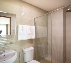 Двухместный номер Standard двуспальная кровать в Capital O 461 Asrodel Hotel