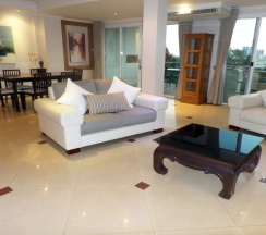 Апартаменты с 2 комнатами с видом на море в Westbury Residence