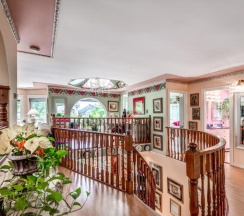 Двухместный номер Standard с видом на сад двуспальная кровать в Diana's Luxury Bed and Breakfast