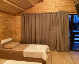 Трёхместный коттедж с балконом в Miussera Sea