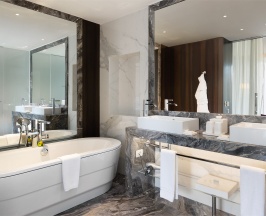 Номер Signature Suite, с видом на парк, с гостиной - с двуспальной кроватью в Swissotel Resort Сочи Камелия