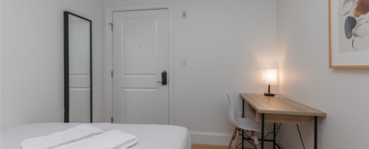 Двухместный номер No. 304 двуспальная кровать в West Broadway Quarters