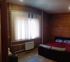 Коттедж с 5 комнатами с балконом и с красивым видом из окна в Удачный