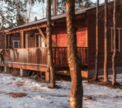 Коттедж стандарт с 2 односпальными и 2 двуспальными кроватями в На ладони