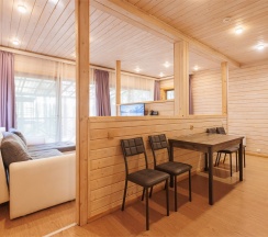 Лодж с купелью и сауной с видом на озеро в Пасторское озеро