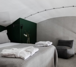 Джуниор сюит с мини-кухней и видом на улицу в 1715 Duplex Hotel