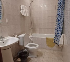 Двухместный номер 1 категории с двухспальной кроватью, полным сан. узлом в Фатима