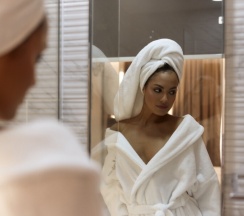 Апартаменты для 5 гостей в V Hotel&Rooftop lounge