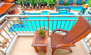 Двухместный номер Grand Deluxe с видом на бассейн двуспальная кровать в Курорт Nipa Resort