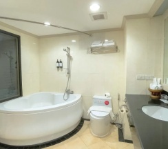 Двухместный люкс Honeymoon двуспальная кровать в Pinnacle Grand Jomtien Resort and Beach Club