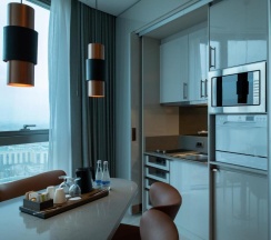 Двухместный люкс Corner with kitchenette c 1 комнатой двуспальная кровать в Hilton Tashkent City