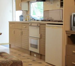 Коттедж с 2 комнатами с балконом в Инкит