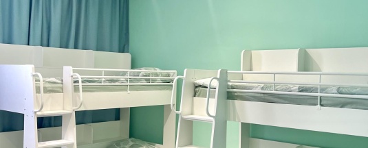 Кровать в 6-местном общем женском номере в HiOtel