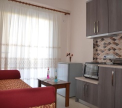 Трёхместный номер Standard с балконом в Hotel Erioni