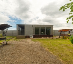 Романтика в Hut house