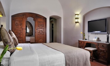 Двухместный номер Classic с частичным видом на море двуспальная кровать в Mövenpick Resort Sharm El Sheik Naama Bay