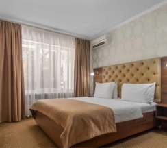 Двухместный номер (Корпус 1) с 2 комнатами двуспальная кровать в Кубань