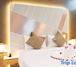 Люкс в La Vista Patong Hotel