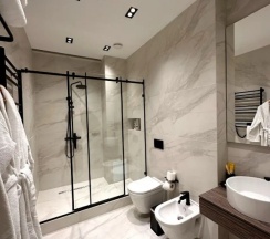 Люкс Superior с балконом в Golden Dragon Hotel & Spa