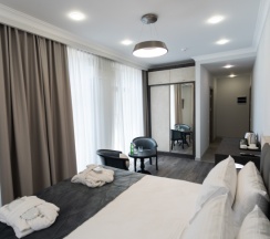 Двухместный номер Улучшенный двуспальная кровать в Отель Downtown Suites Hotel Yerevan